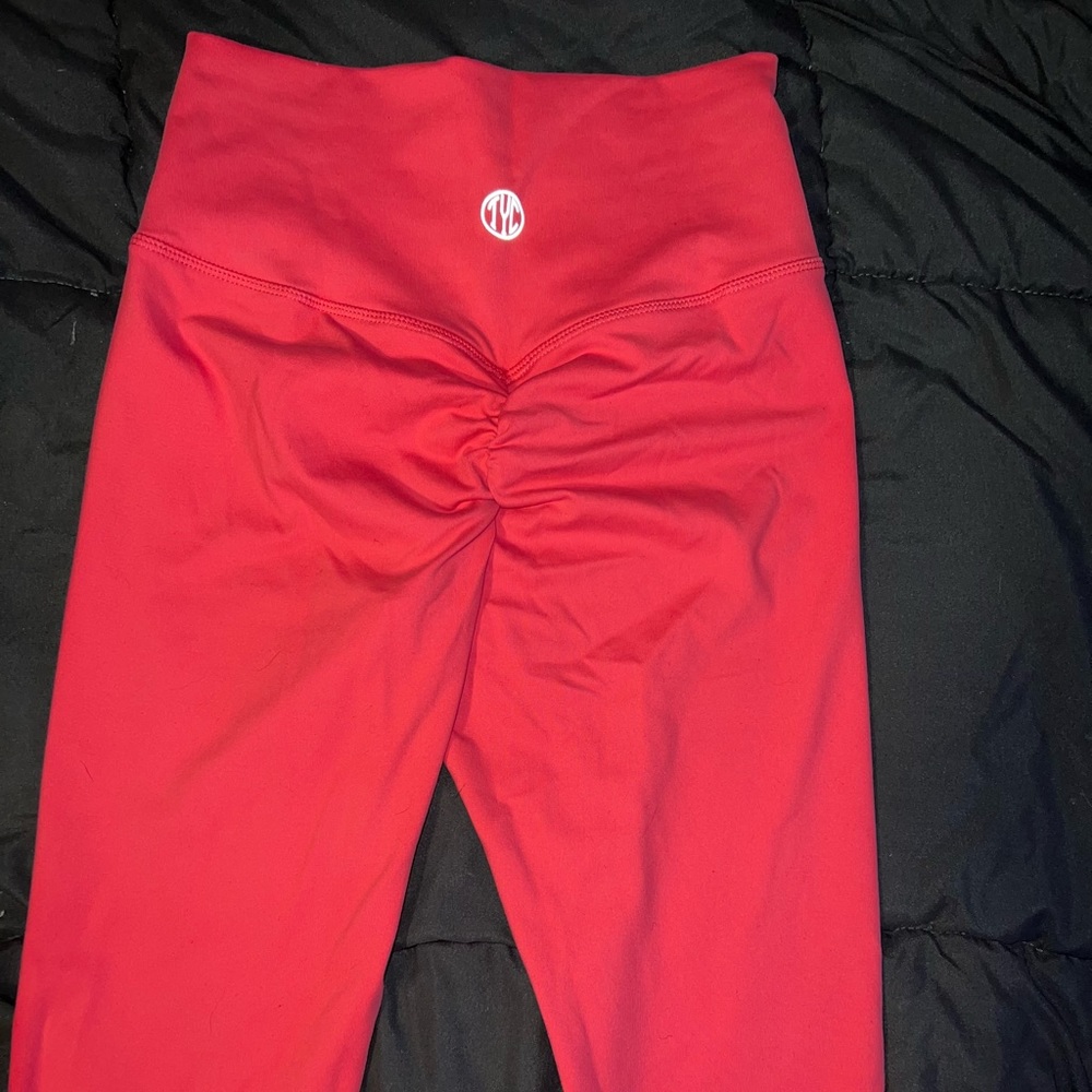 TYC Til You Collapse scrunch butt leggings size XS coral like new